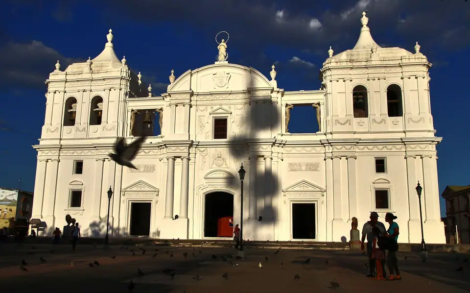 León’s white cathedral under a blue sky